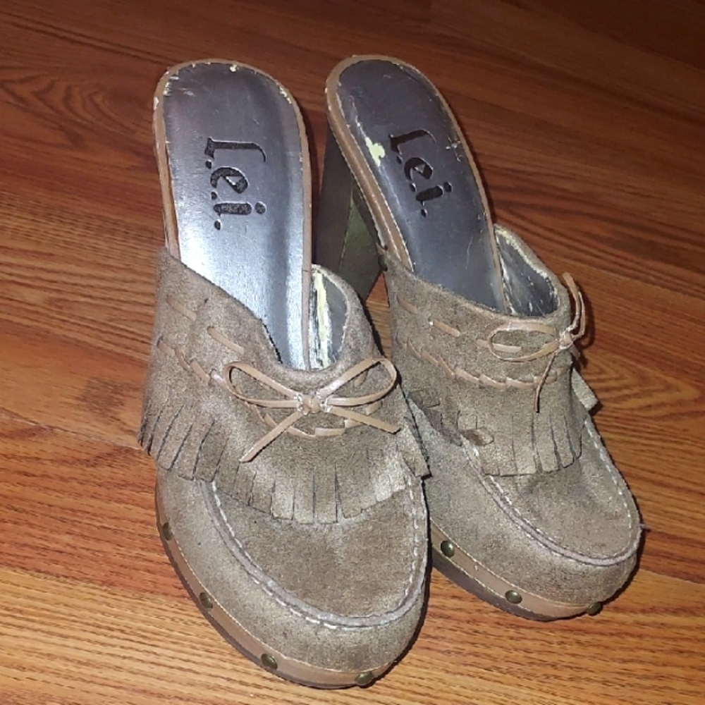 LEI Women's Brown Suede Mules with Fringe, Size 8